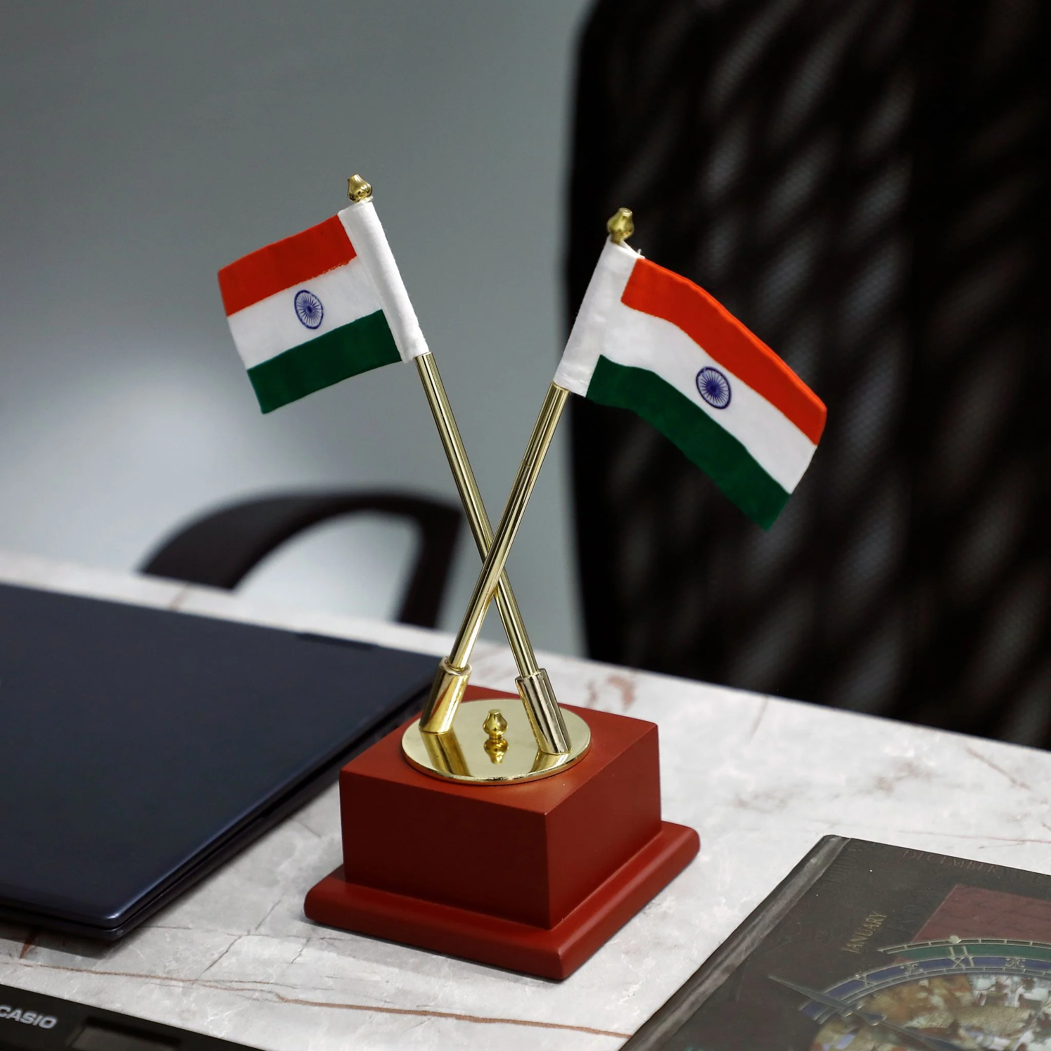 Indian Flag Table Stand – Khadi Fabric with Wooden Base & Metal Pole - Image 4